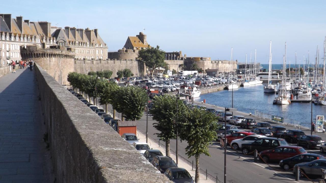 Appartement T2 ,Parking Prive,Terrasse, 10 Mns A Pieds De La Cite Corsaire Et Ses Plages Saint-Malo Exteriör bild