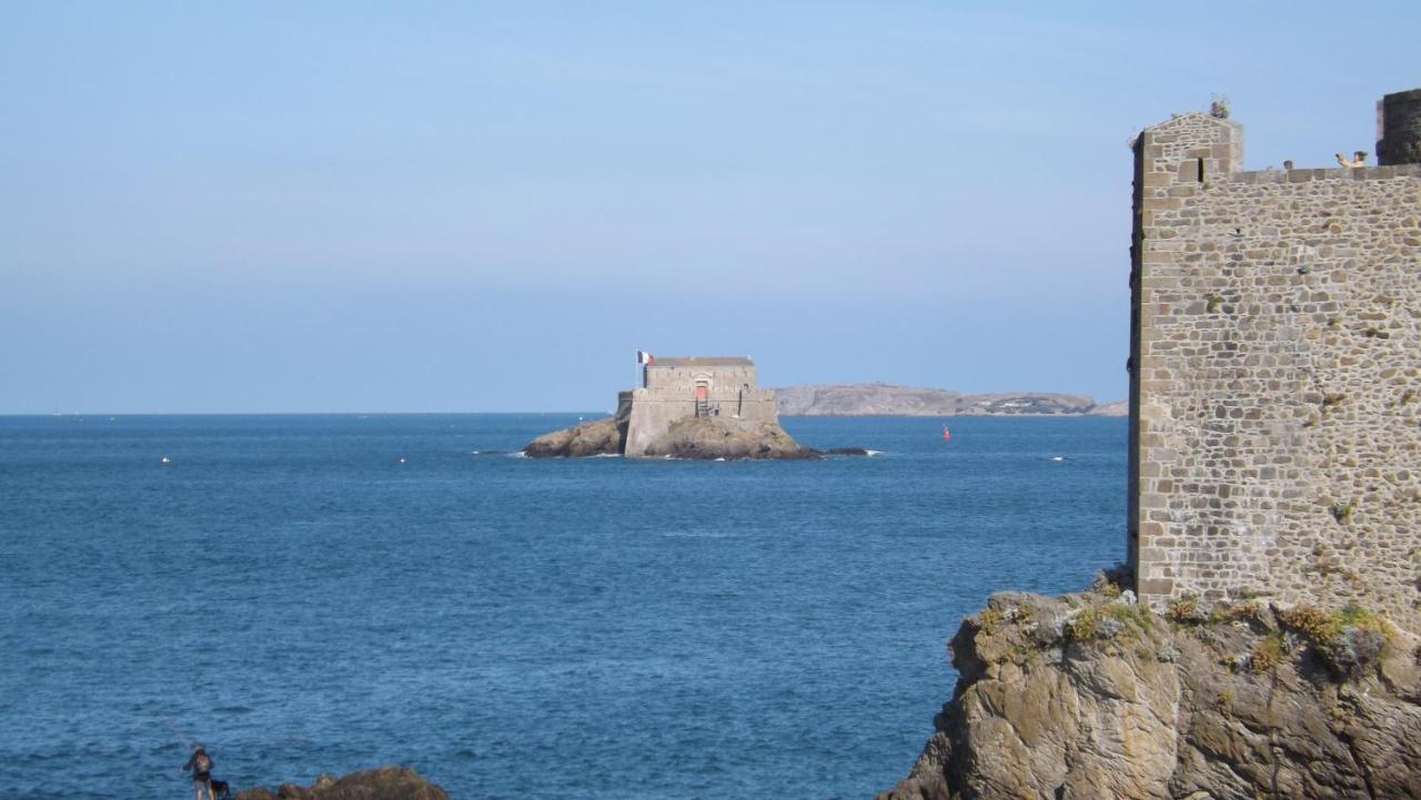 Appartement T2 ,Parking Prive,Terrasse, 10 Mns A Pieds De La Cite Corsaire Et Ses Plages Saint-Malo Exteriör bild