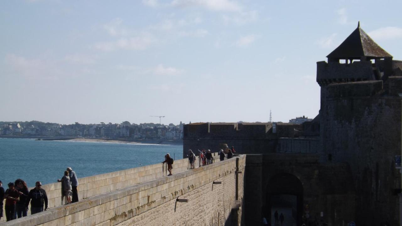Appartement T2 ,Parking Prive,Terrasse, 10 Mns A Pieds De La Cite Corsaire Et Ses Plages Saint-Malo Exteriör bild
