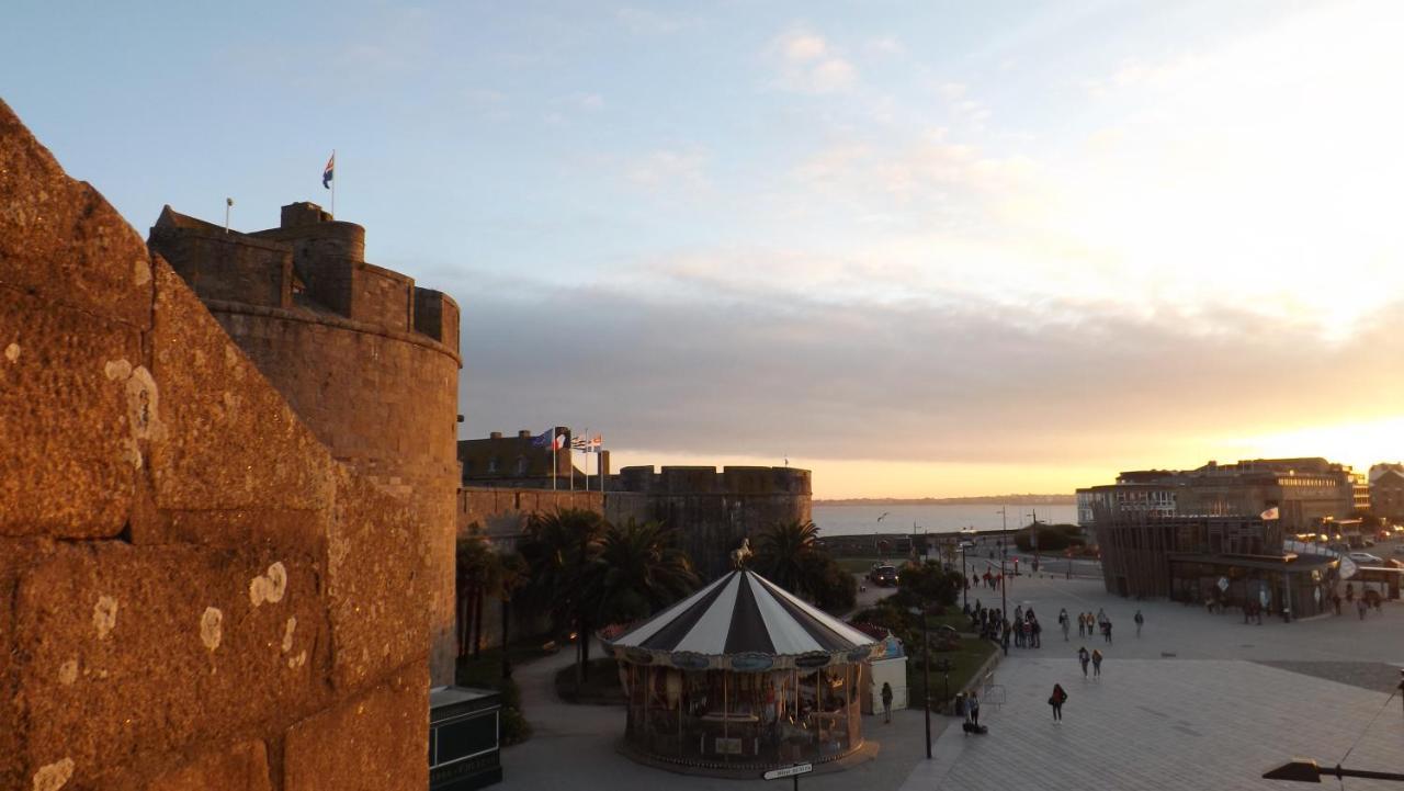 Appartement T2 ,Parking Prive,Terrasse, 10 Mns A Pieds De La Cite Corsaire Et Ses Plages Saint-Malo Exteriör bild
