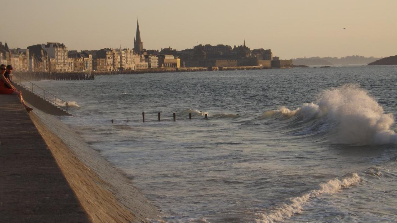 Appartement T2 ,Parking Prive,Terrasse, 10 Mns A Pieds De La Cite Corsaire Et Ses Plages Saint-Malo Exteriör bild